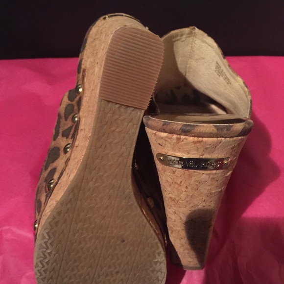 Michael Kors Cheetah print wedge - Picture 4 of 4