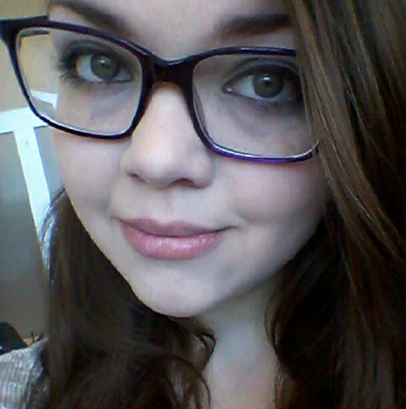 Meet your Posher, Emily - Picture 1 of 1