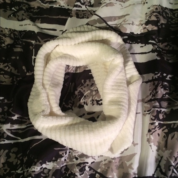Fuzzy infinity scarf, off white