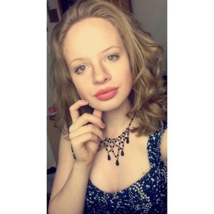 Meet your Posher, Elizabeth