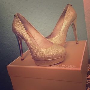 Michael Kors Gold pumps