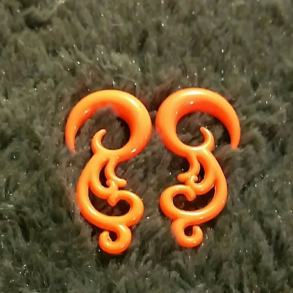 Brand new 10pc spiral ear expanders plugs - Picture 3 of 4