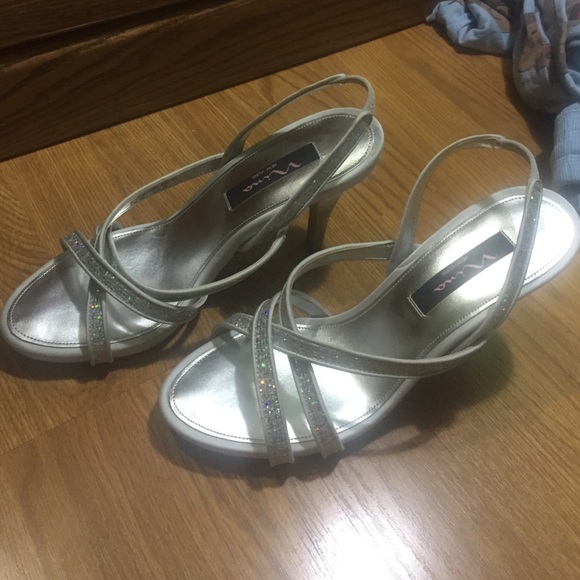 Heels - Picture 3 of 4