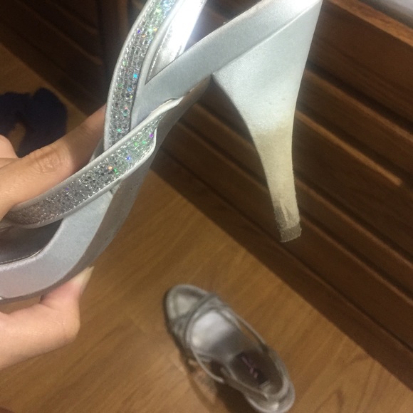 Heels - Picture 4 of 4