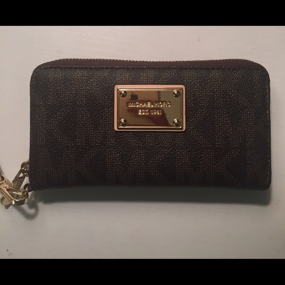Michael Kors Signature Logo Jet Set Travel Continental  Micheal Kors wristlet wallet