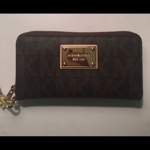 Micheal Kors wristlet wallet
