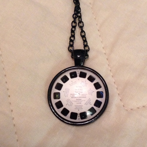 Jewelry - ✨✨✨VINTAGE VIEW-MASTER REEL NECKLACE✨✨✨