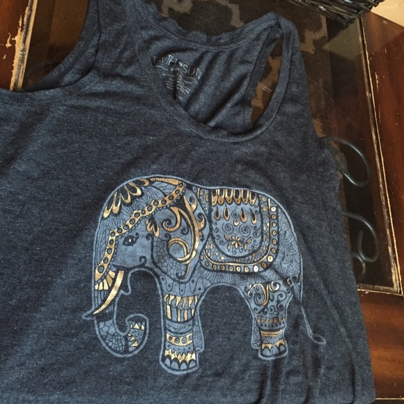 Grey elephant crop top!🐘