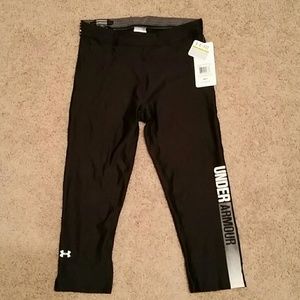 Medium Under Armour Compression Capri Pants