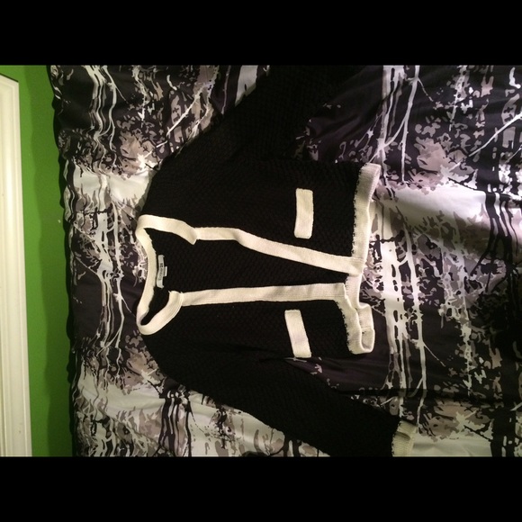 Forever 21 white lined black knit crop sweater