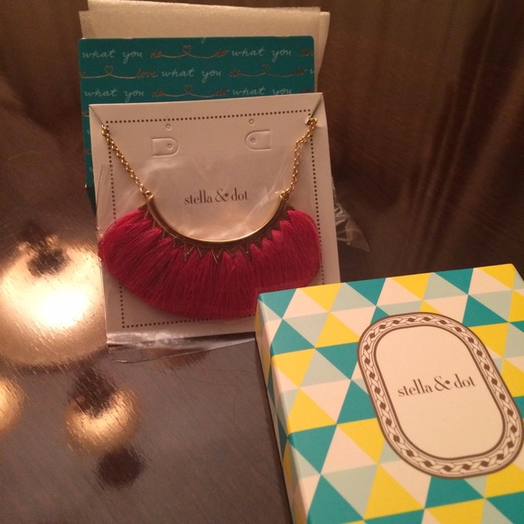 Stella and Dot Eden Fringe Necklace