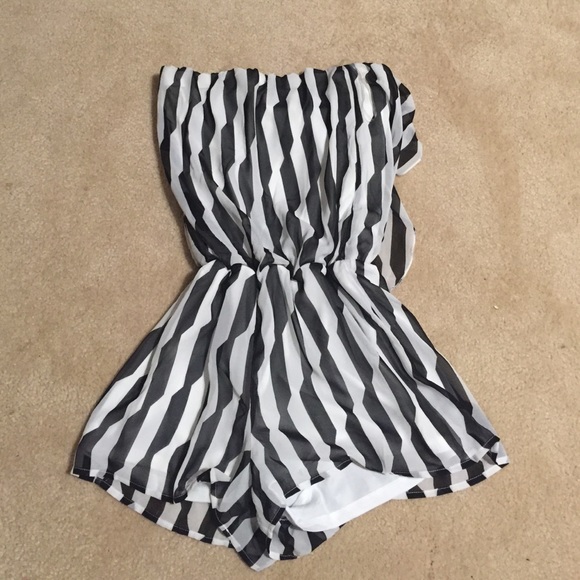 never been worn bow back romper