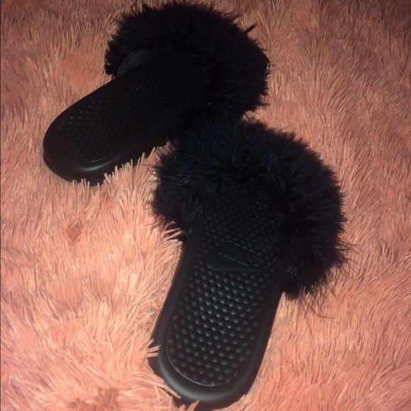 Customized Nike fur Sandals ✨Kylie inspired ✨ - Picture 2 of 4