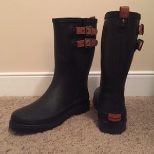 Rubber rain boots