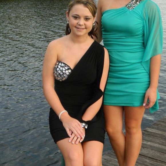 Black dress - Picture 2 of 4