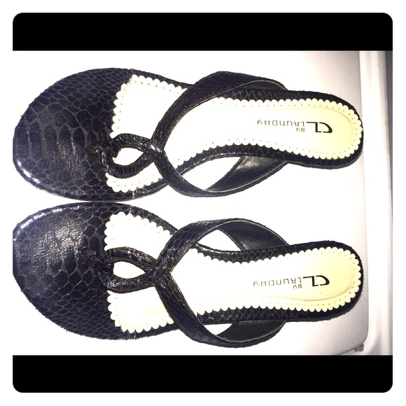 Black snakeskin Chinese Laundry sandels; sz 7
