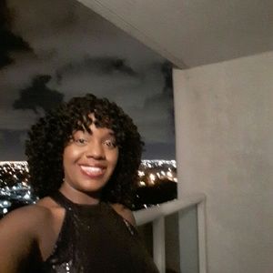 Meet your Posher, Nicole