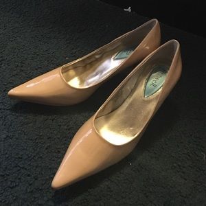 Nude Pumps