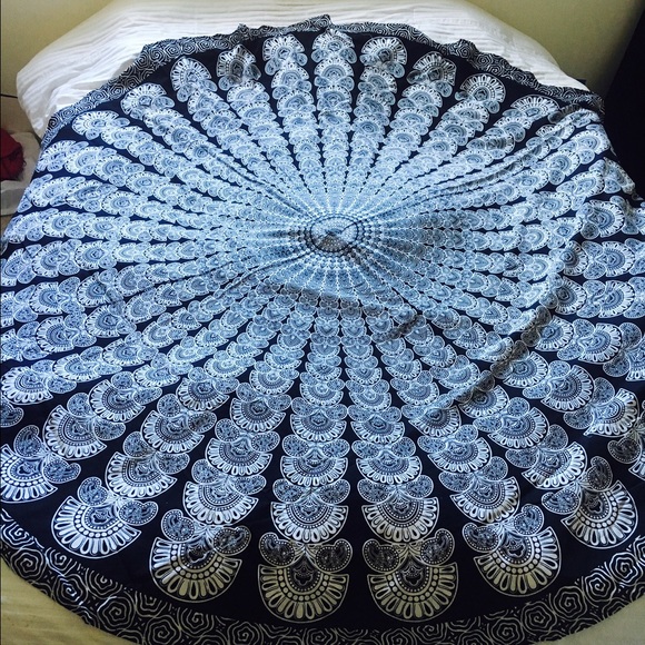 Black & White Mandala Shawl - Picture 2 of 4