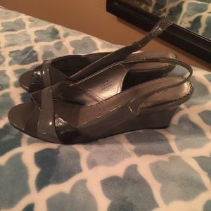 Gray wedge shoe