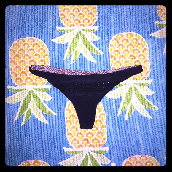 ❌❌SOLD❌❌Acacia Pavils bottom. Small. Blk