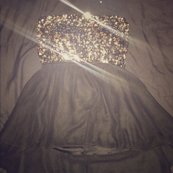 Strapless sequenced highlow blouse