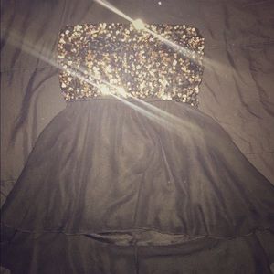 Strapless sequenced highlow blouse