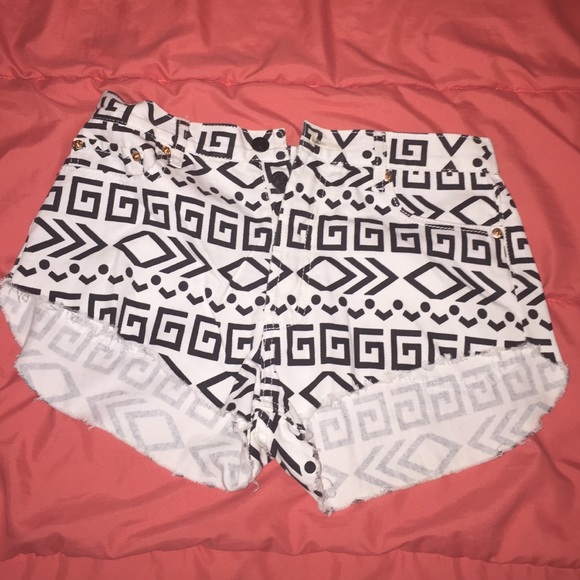 Tribal shorts - Picture 1 of 1