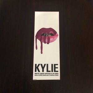 KYLIE Matte Liquid Lipstick & Liner