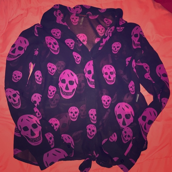 Button up - Picture 1 of 1