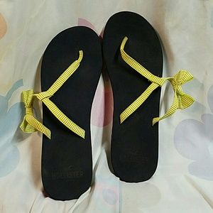 Hollister flip flops