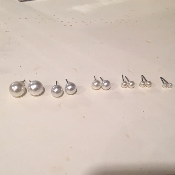 Faux Pearl earrings: 6 pairs 6 different sizes