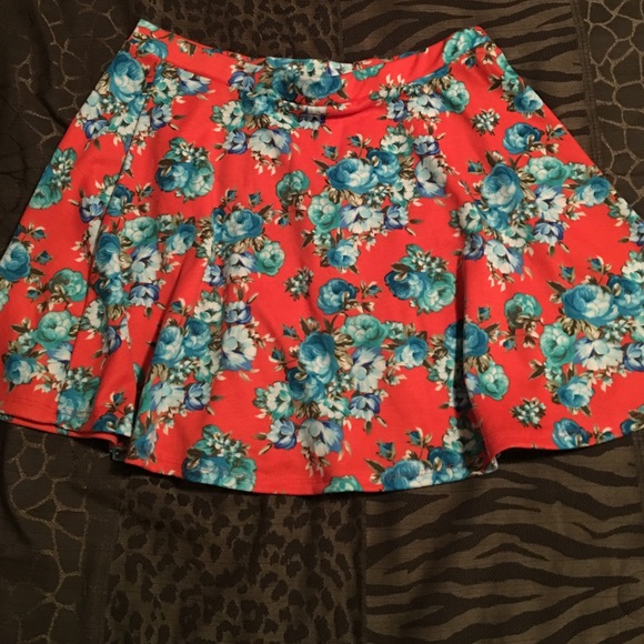 Dresses & Skirts - Skater skirt !