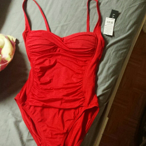 One hour sale la blanca onepice red bathing suit