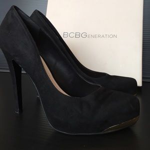 🎉SALE🎉 BCBGeneration Black Suede Platform Pumps