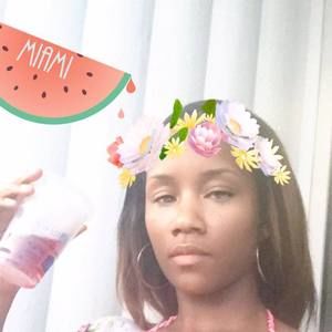 Meet your Posher, Elise