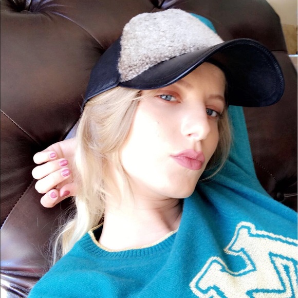 Meet your Posher, Elizabeth - Picture 6 of 8