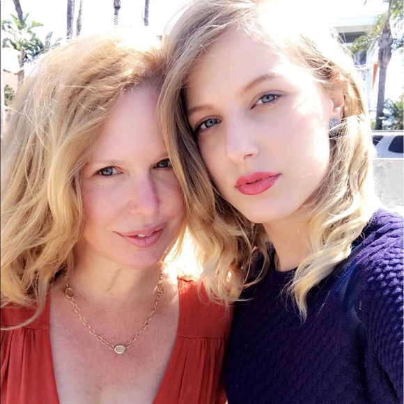 Meet your Posher, Elizabeth - Picture 8 of 8