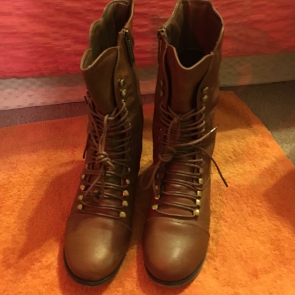 *Reposh* awesome padded brown combat boots