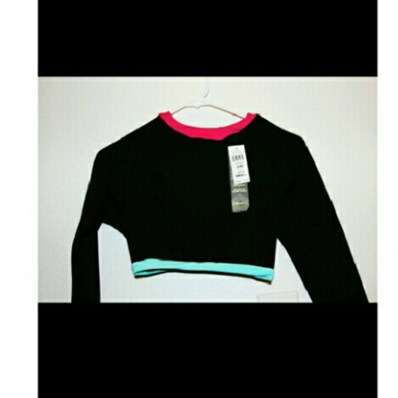 NWT Nova Rash Guard - Picture 2 of 3