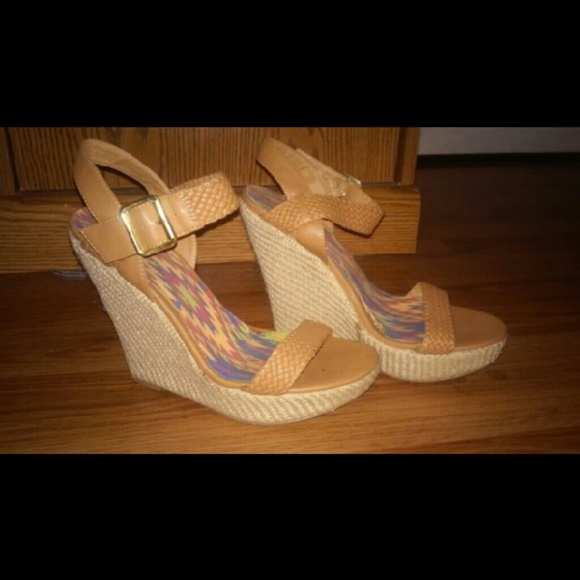 Tan wedges - Picture 1 of 3