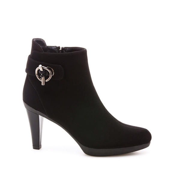 Stuart Weitzman Shoes - Stuart Weitzman Ringgore black ankle boots -new!