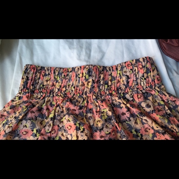 H&M skater floral skirt . - Picture 2 of 4