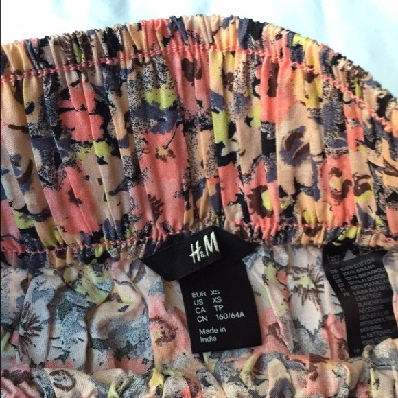 H&M skater floral skirt . - Picture 4 of 4