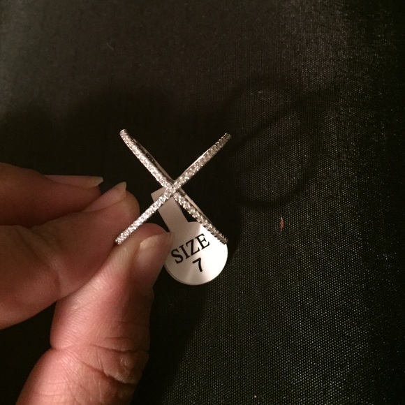 Delicate 'X' Rhinestone Ring - Picture 3 of 3