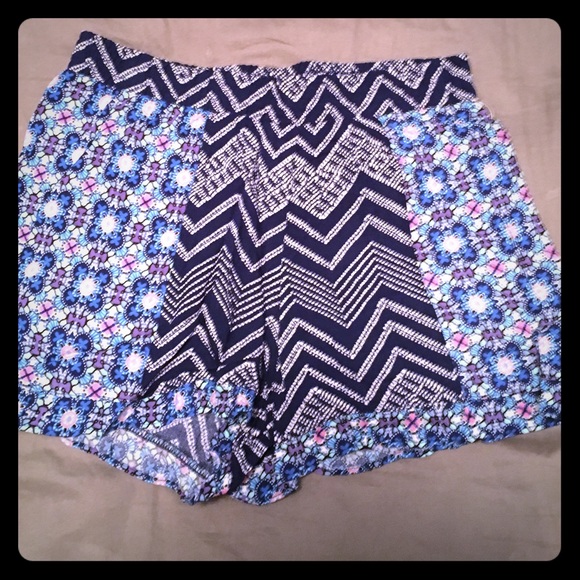 Ruffled shorts