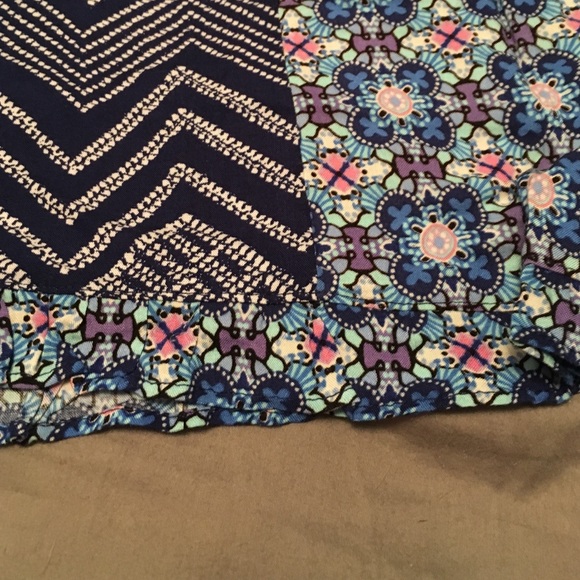 Ruffled shorts - Picture 2 of 3