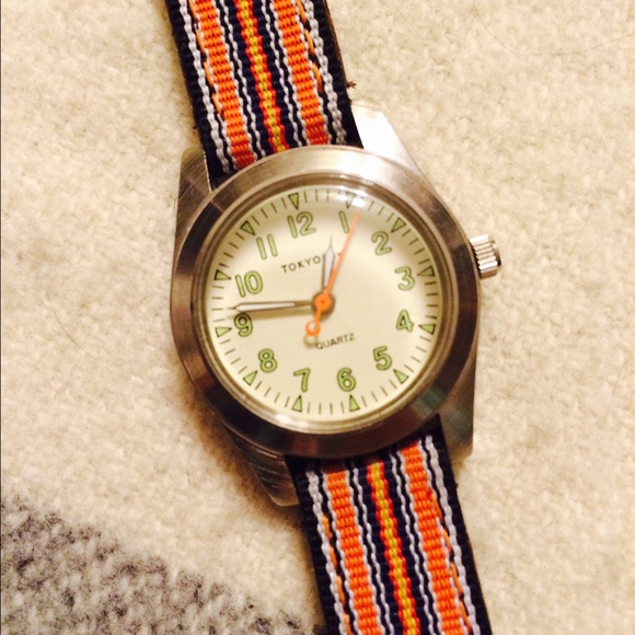 Tokyo Quartz ladies analog watch
