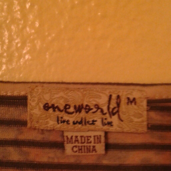 A UNIQUE " ONE WORLD" BLOUSE - Picture 2 of 4