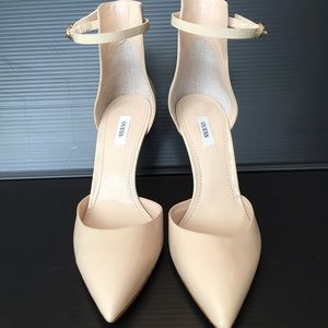 🎉🎉SHOE SALE 🎉🎉 Guess Abaihy Nude Leather Heels